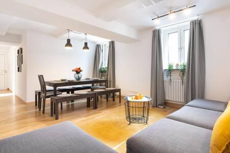 Marienplatz 2 Bedrooms Living Kitchen Appartement München